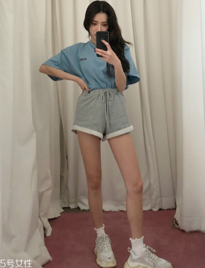 寬松t恤配什么褲子？寬松t恤搭配褲子圖片