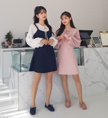 背帶裙配什么鞋子好看？背帶裙搭配鞋子技巧