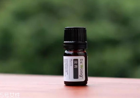 沒藥精油可以滴在內(nèi)褲上嗎？沒藥精油滴在內(nèi)褲上的好處