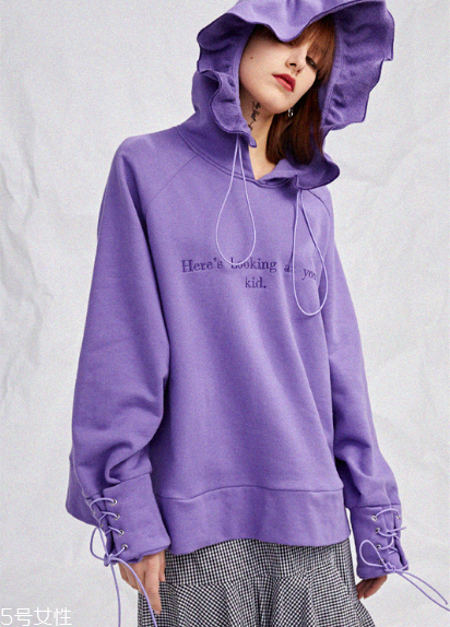 熒光色怎么搭配不顯黑？熒光色衣服搭配竅門