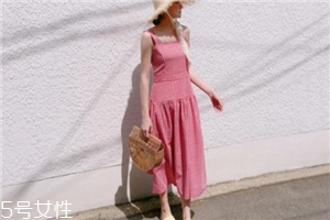 格子連衣裙搭配什么鞋子？格子連衣裙搭配技巧