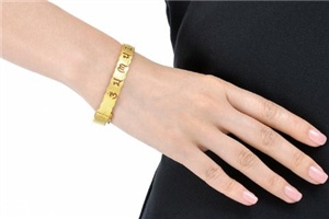 周生生六字真言手鐲多少錢？周生生六字大明咒手鐲價(jià)位