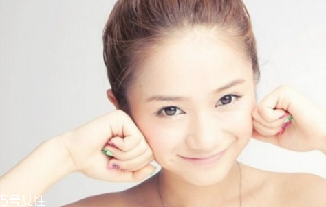 面膜里的塑料紙有什么用 面膜早上做好還是晚上做好 面膜里的塑料紙有什么用 面膜早上做好還是晚上做好