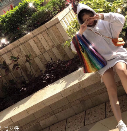ashish彩虹亮片包多少錢？ashish彩虹亮片包價格