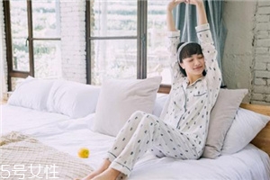 睡衣大點(diǎn)好還是小點(diǎn)好？睡衣買大的還是小的