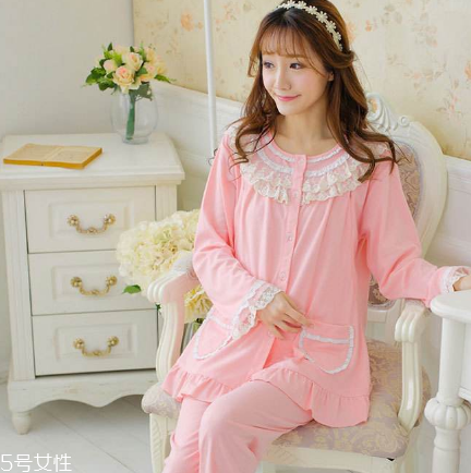 睡衣里面要穿內(nèi)衣嗎？睡衣里面穿不穿內(nèi)衣