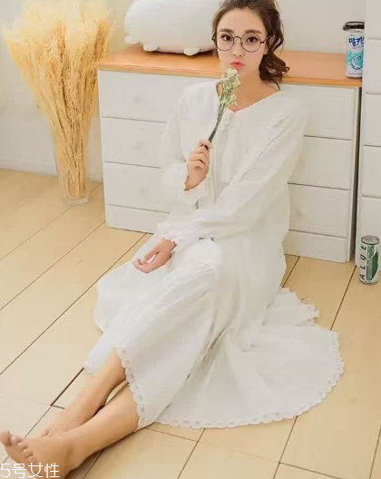 睡衣里面要穿內(nèi)衣嗎？睡衣里面穿不穿內(nèi)衣