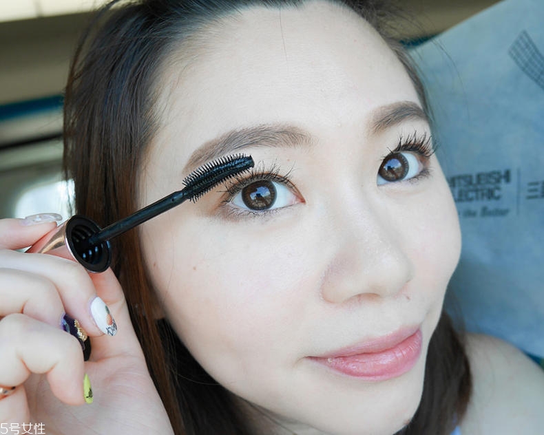 經(jīng)濟艙怎么化妝 簡單的化妝步驟圖解 經(jīng)濟艙怎么化妝 簡單的化妝步驟圖解