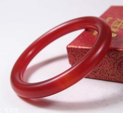 瑪瑙手鐲一般多少錢？瑪瑙手鐲市場行情