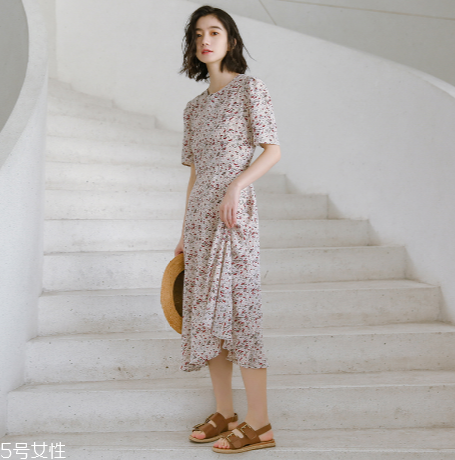 小個子女生穿什么裙子好看？小個子女生穿搭技巧