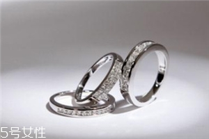 戒指可以戴右手嗎？戒指能戴在右手上嗎