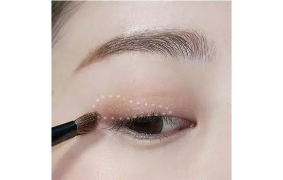 綠色眼影怎么畫(huà)好看 綠色眼妝的畫(huà)法教程圖解