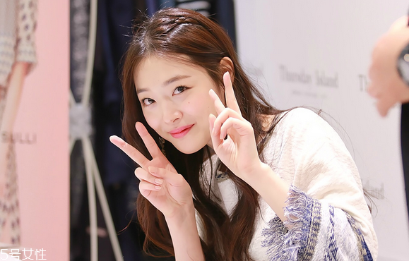 梅子色眼妝怎么畫好看 好看的梅子色眼妝畫法 梅子色眼妝怎么畫好看 好看的梅子色眼妝畫法