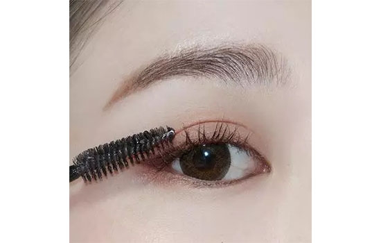 綠色眼影怎么畫(huà)好看 綠色眼妝的畫(huà)法教程圖解