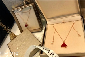 寶格麗扇子項鏈多少錢？寶格麗小扇子項鏈價格