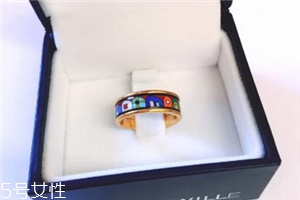 戒指為什么要戴在無名指上？戒指戴在無名指的含義