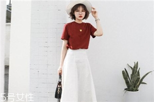 皮膚黃穿什么顏色顯白？適合黃皮女生的衣服顏色