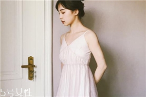 網(wǎng)紗連衣裙怎么搭配？網(wǎng)紗連衣裙搭配圖片
