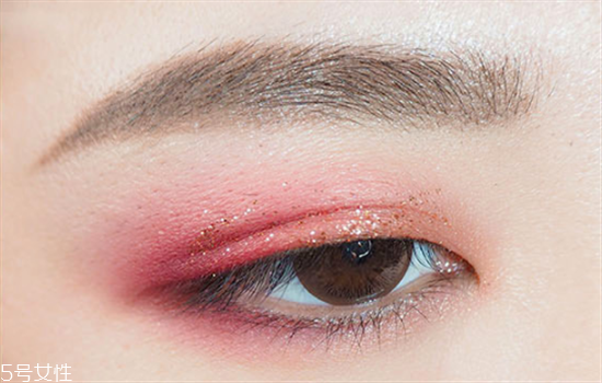 夏天很容易脫妝怎么辦 教你高溫天也持久不脫妝的方法 夏天很容易脫妝怎么辦 教你高溫天也持久不脫妝的方法