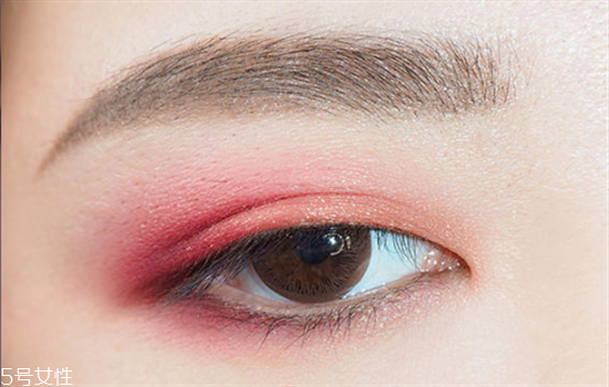 夏天很容易脫妝怎么辦 教你高溫天也持久不脫妝的方法 夏天很容易脫妝怎么辦 教你高溫天也持久不脫妝的方法