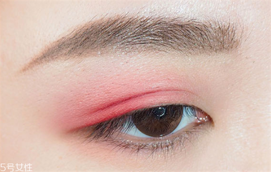 夏天很容易脫妝怎么辦 教你高溫天也持久不脫妝的方法 夏天很容易脫妝怎么辦 教你高溫天也持久不脫妝的方法