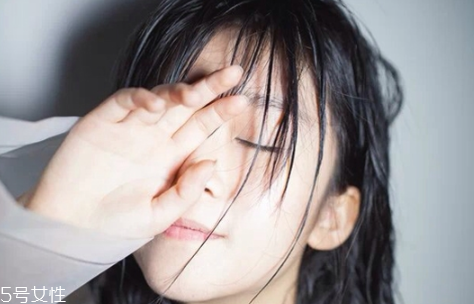 夏天很容易脫妝怎么辦 教你高溫天也持久不脫妝的方法 夏天很容易脫妝怎么辦 教你高溫天也持久不脫妝的方法