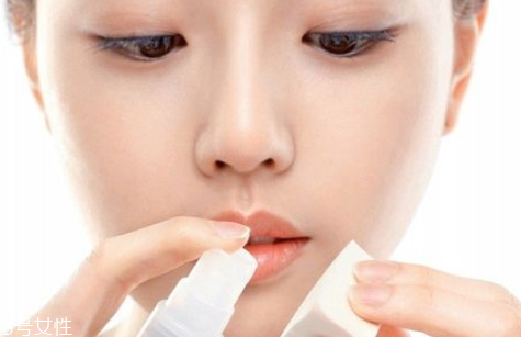 夏天很容易脫妝怎么辦 教你高溫天也持久不脫妝的方法 夏天很容易脫妝怎么辦 教你高溫天也持久不脫妝的方法