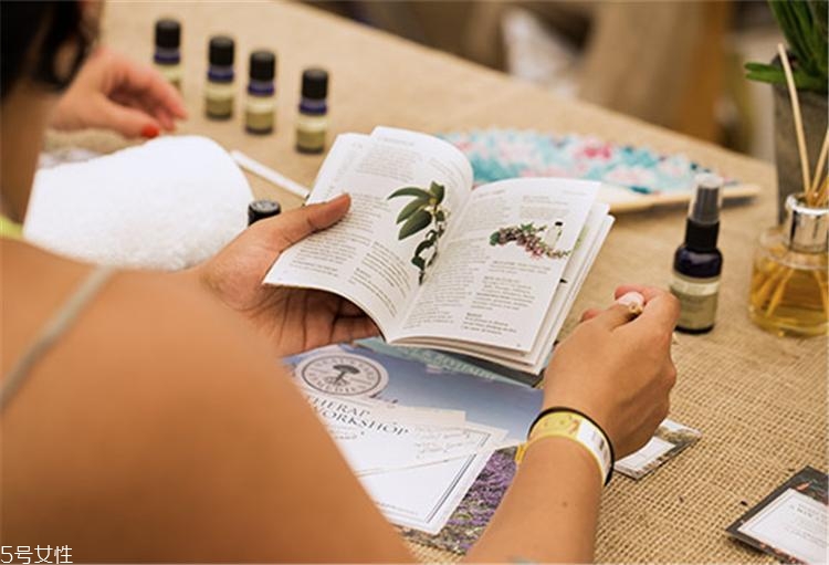 英國(guó)nyr適合什么人用 neal s yard王牌產(chǎn)品盤(pán)點(diǎn) 英國(guó)nyr適合什么人用 neal s yard王牌產(chǎn)品盤(pán)點(diǎn)