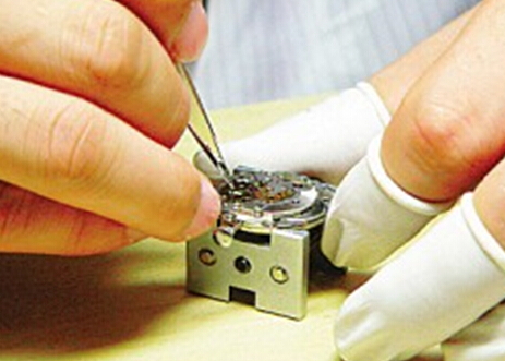 fossil手表怎么換電池？fossil手表換電池的方法