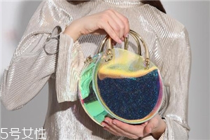 夏天適合背什么包？適合夏天背的包包款式