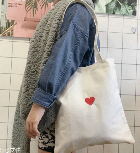 女生背什么包更甜美？適合甜美型女生的包包
