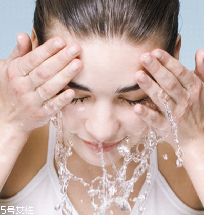 太陽穴長(zhǎng)痘痘是什么原因 怎么避免長(zhǎng)痘痘 