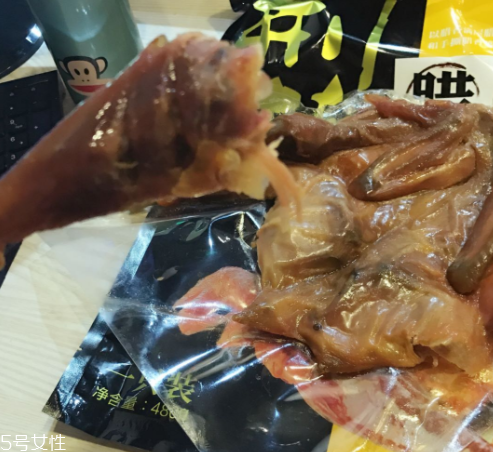 臘雞可以帶上飛機(jī)嗎？坐飛機(jī)可以帶臘雞嗎？
