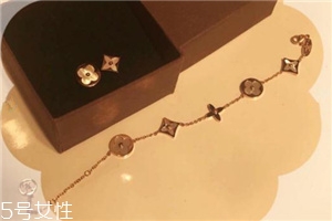手鏈和腳鏈能同時(shí)帶嗎？手鏈和腳鏈的佩戴講究
