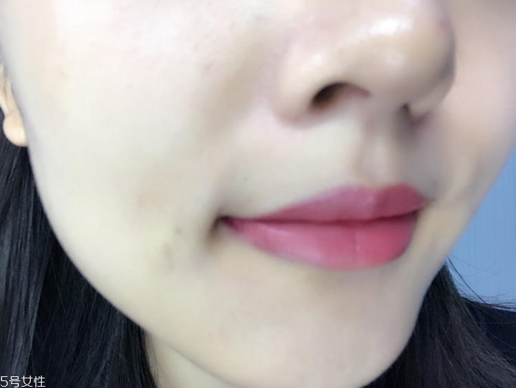 mac brick o la口紅日常嗎？mac brick o la上嘴圖
