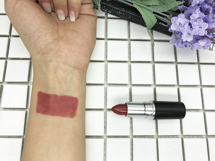 mac brick o la口紅日常嗎？mac brick o la上嘴圖