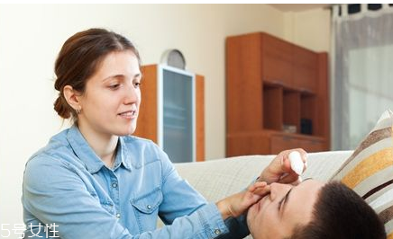 眼藥水有消炎作用嗎？眼藥水能消炎嗎？