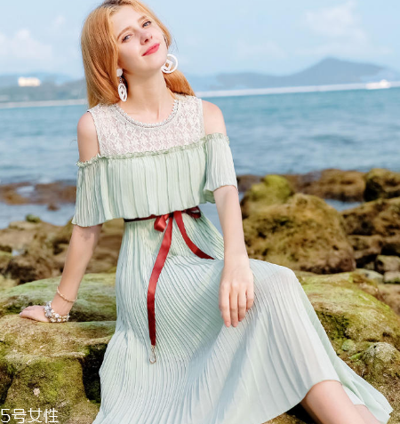 夏天穿什么樣的百褶裙好看？夏天適合穿什么百褶裙