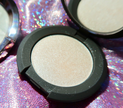 becca高光vanilla quartz和moonstone的對比試色 becca高光vanilla quartz和moonstone的對比試色