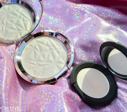 becca高光vanilla quartz和moonstone的對比試色 becca高光vanilla quartz和moonstone的對比試色