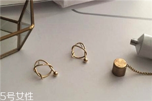 耳釘可以用雙氧水泡嗎？耳釘用雙氧水泡的影響