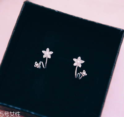 耳釘可以用鹽水消毒嗎？耳釘用鹽水消毒有用嗎