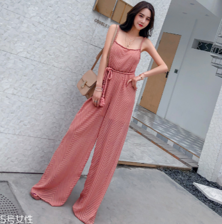 吊帶怎么搭配？吊帶搭配圖片