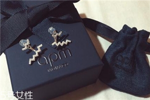 耳釘有血跡怎么清洗？耳釘上的血跡用什么洗？