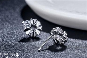 耳釘什么材質(zhì)的好？耳釘買(mǎi)什么材質(zhì)好？