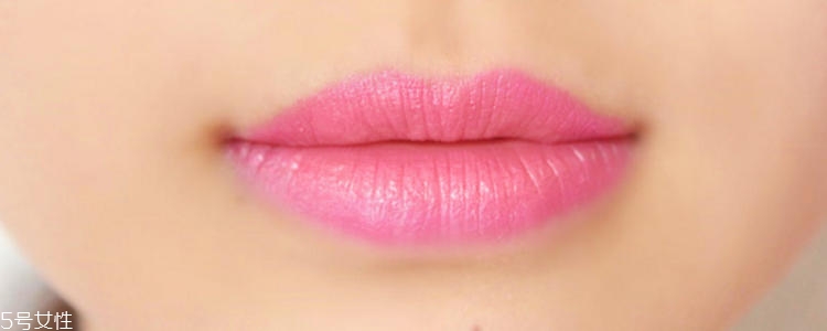 女生煙熏妝怎么畫 自然煙熏妝化身酷girl 女生煙熏妝怎么畫 自然煙熏妝化身酷girl