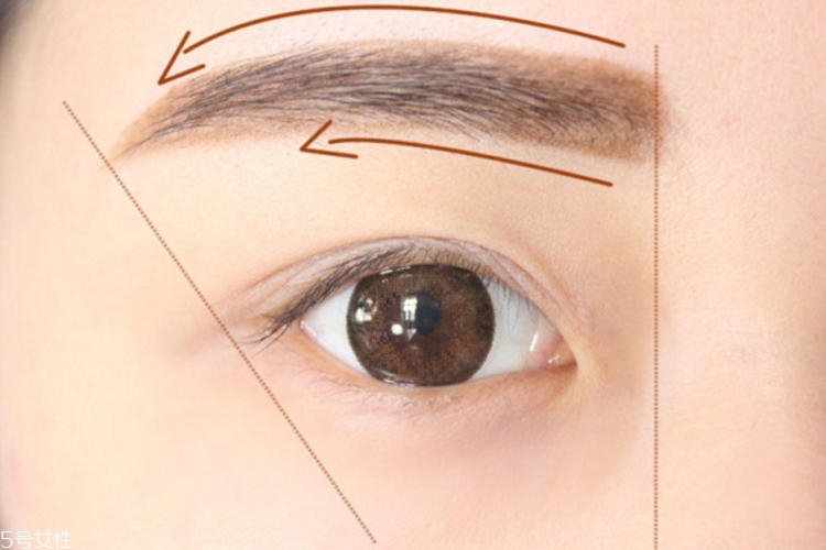 女生煙熏妝怎么畫 自然煙熏妝化身酷girl 女生煙熏妝怎么畫 自然煙熏妝化身酷girl