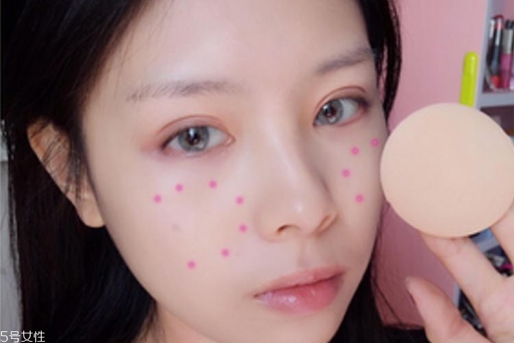 曬傷復(fù)古妝怎么簡單畫 自然妝演繹別樣風情