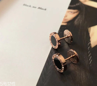 耳釘一般多少克？耳釘一對是多少克？