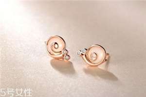 耳釘一般多少克？耳釘一對是多少克？
